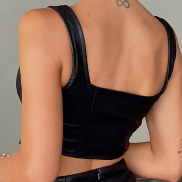 Princess Polly Rachael Black Faux Leather Square Neck Crop Top 12 NWT - Picture 2 of 9